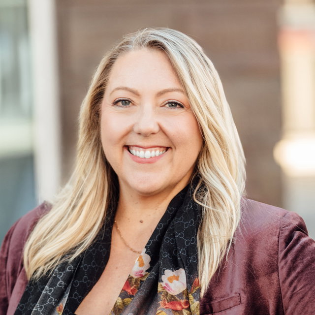 Leslie Henthorn's headshot