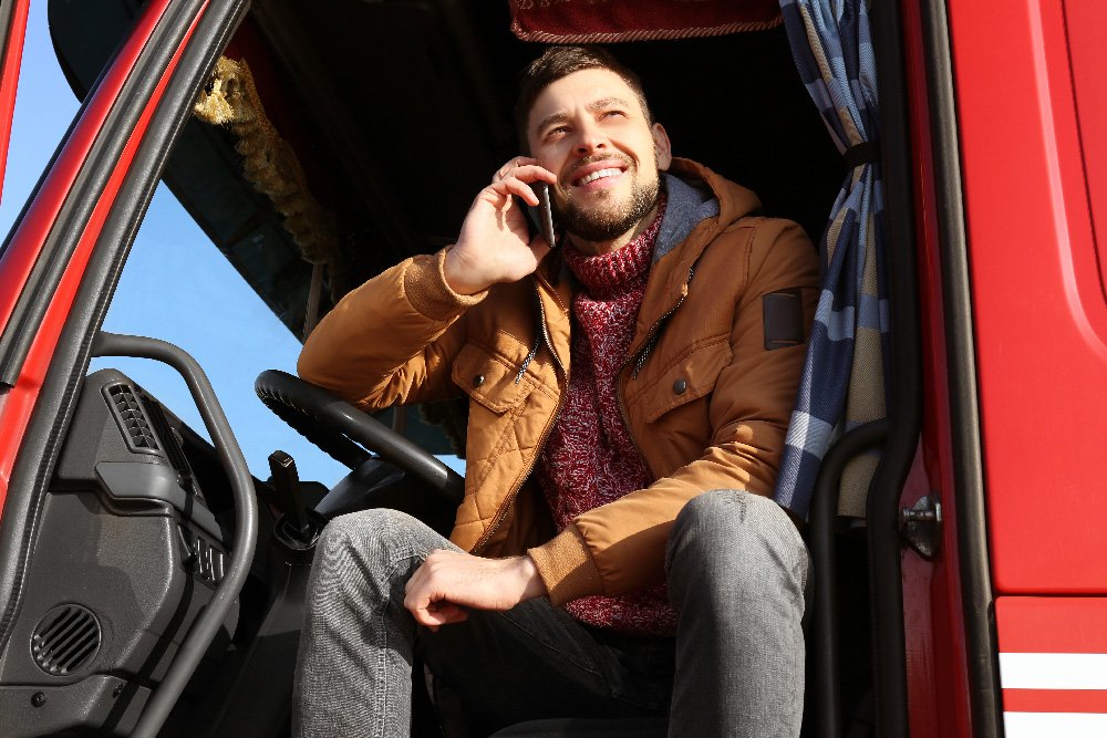 truck-driver-on-cell-phone