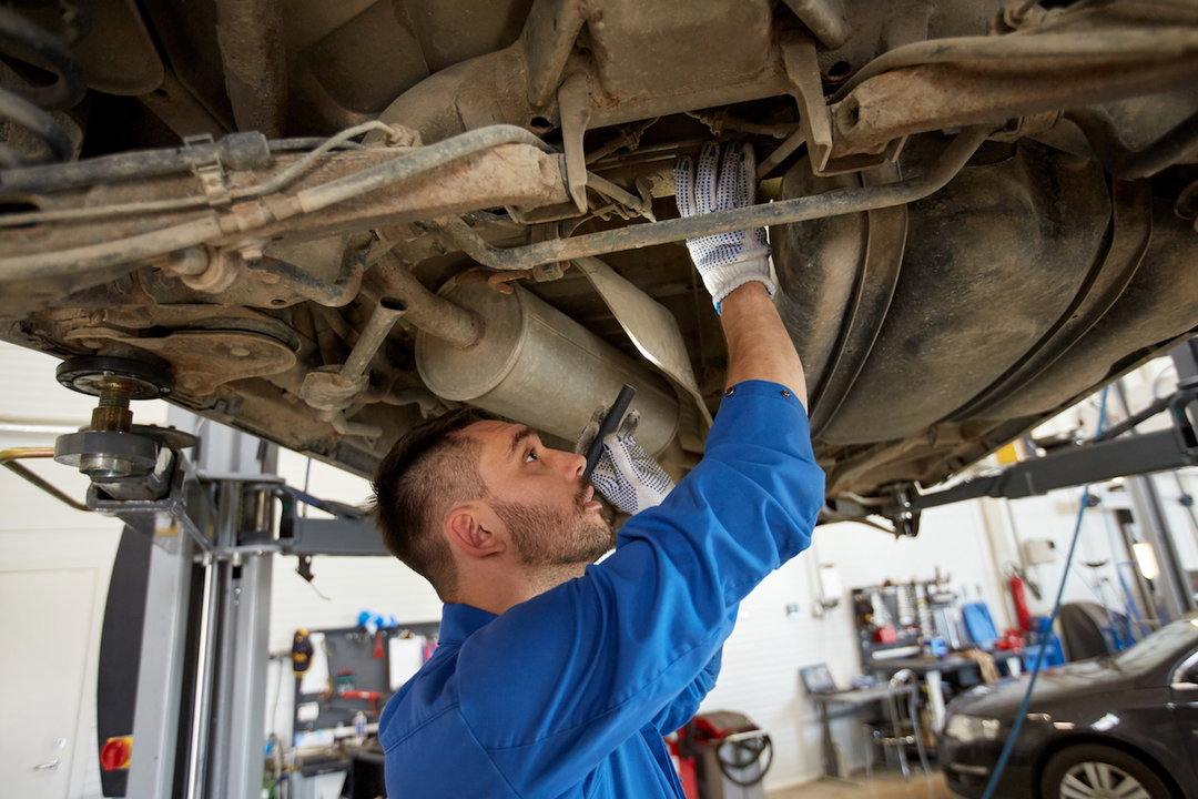 Cutting Costs By Outsourcing Fleet Maintenance